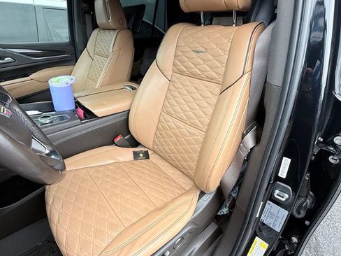Used 2021 Cadillac Escalade Sport w/ Driver Assist Tech Package AWD/4WD image 4