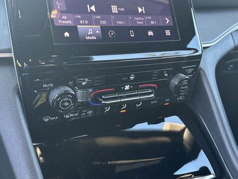 New 2025 Jeep Grand Cherokee L Laredo image 26