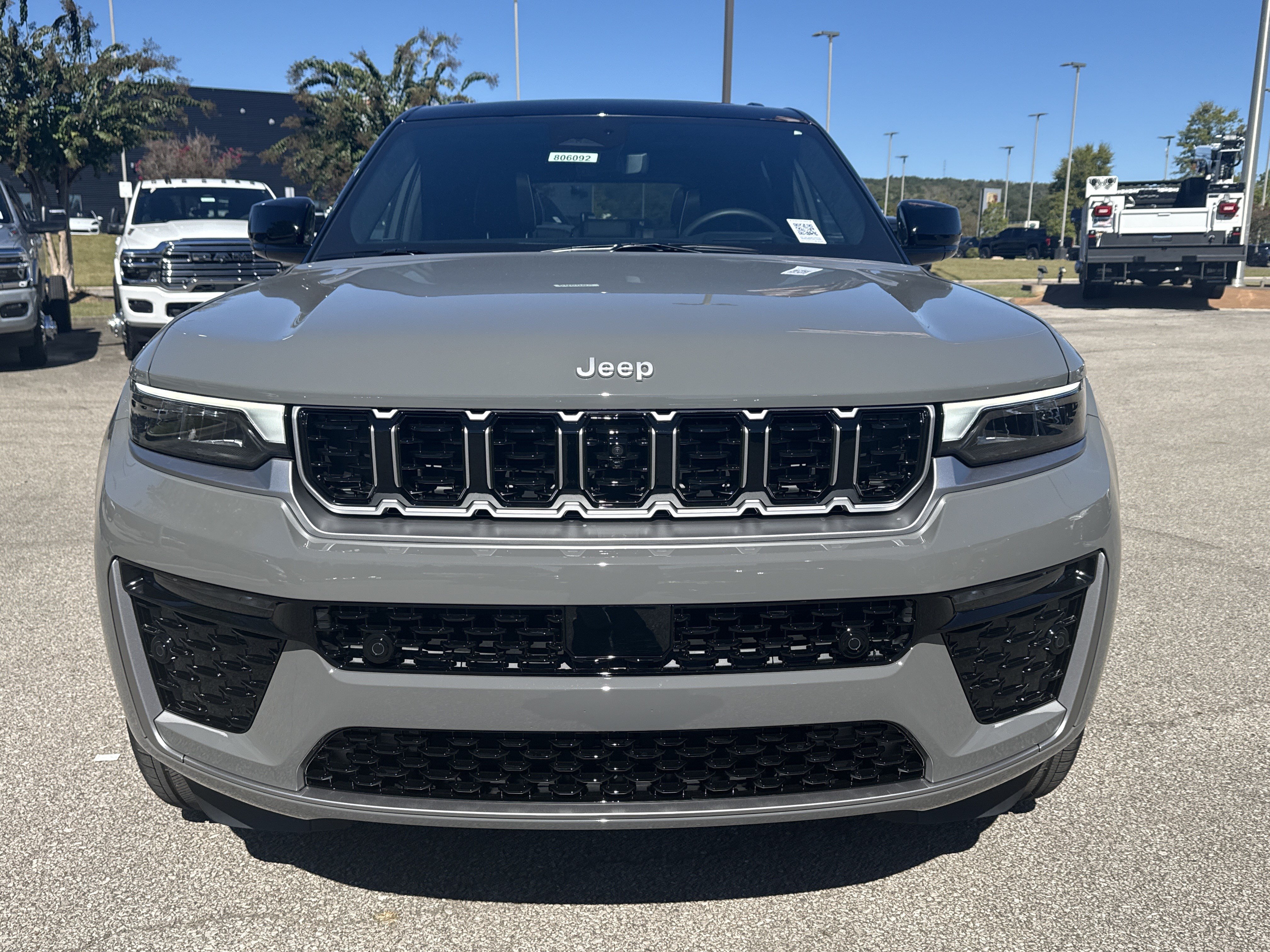 New 2027 Jeep Grand Cherokee Summit AWD/4WD image 2