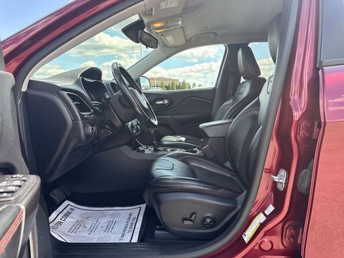 Used 2020 Jeep Cherokee Trailhawk w/ Cold Weather Group AWD/4WD image 32