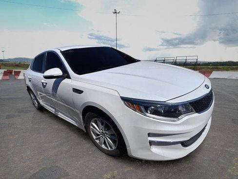 Used 2018 Kia Optima LX FWD image 2