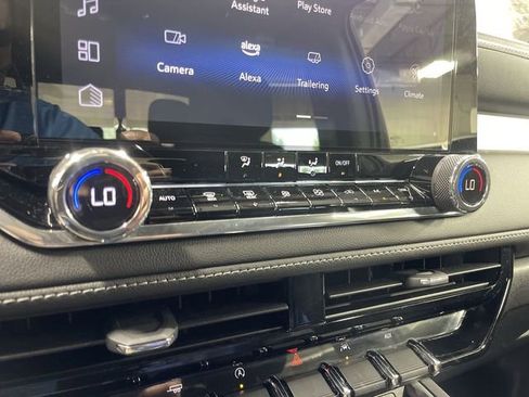 Used 2024 Chevrolet Colorado LT w/ LT Convenience Package RWD image 19