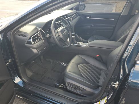 Used 2019 Toyota Camry L image 14