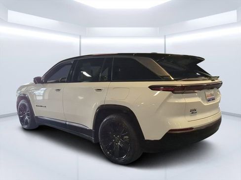 Used 2024 Jeep Wagoneer Launch Edition image 5