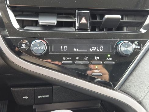 Used 2024 Toyota Camry LE w/ Convenience Package image 20