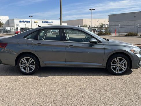 Used 2024 Volkswagen Jetta SE image 9