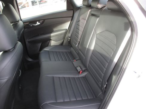 Used 2024 Kia Forte GT-Line w/ GT-Line Premium Package image 9