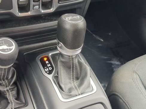 Used 2019 Jeep Wrangler Unlimited Sahara AWD/4WD image 24