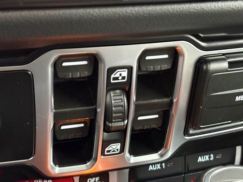 Used 2025 Jeep Gladiator Rubicon image 17