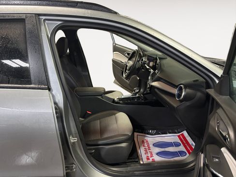 Used 2025 Chevrolet Trax LT w/ LT Convenience Package FWD image 15