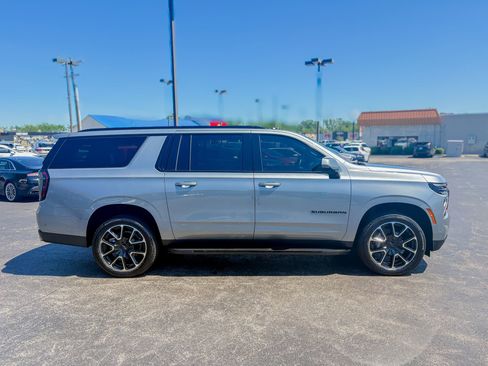 Used 2025 Chevrolet Suburban RST w/ Comfort Package AWD/4WD image 19