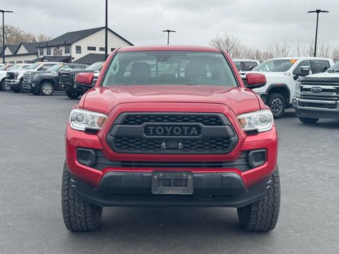 Used 2019 Toyota Tacoma SR image 2