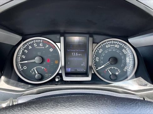 Used 2020 Toyota Tacoma SR5 AWD/4WD image 25