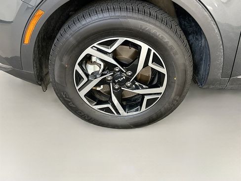 Used 2025 Kia Sportage LX image 11