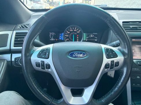 Used 2014 Ford Explorer XLT w/ Equipment Group 201A AWD/4WD image 18