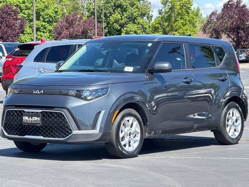 Used 2025 Kia Soul LX w/ LX Technology Package FWD image 8