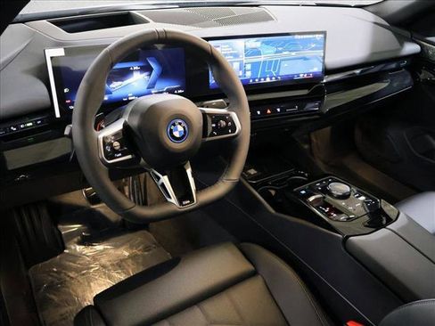 New 2026 BMW i5 eDrive40 w/ M Sport Package AWD/4WD image 3