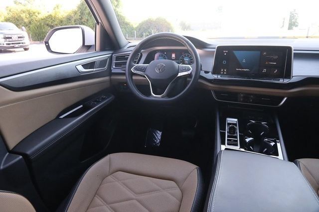Used 2025 Volkswagen Atlas Cross Sport SE FWD image 25