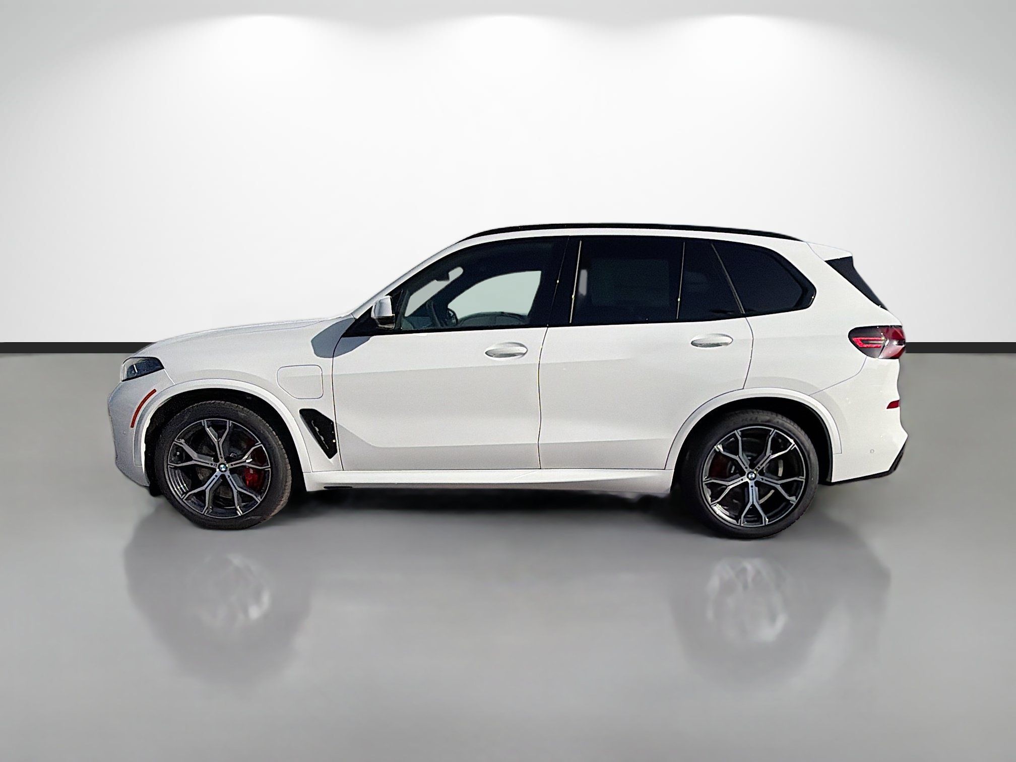 New 2026 BMW X5 xDrive50e w/ M Sport Package AWD/4WD image 6