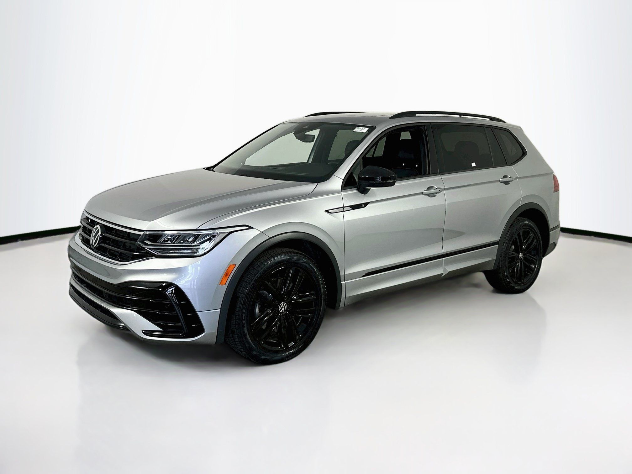 Used 2022 Volkswagen Tiguan SE R-Line FWD image 1
