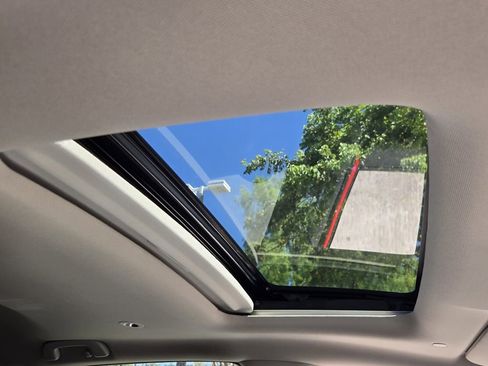 Used 2025 Honda HR-V EX-L image 17