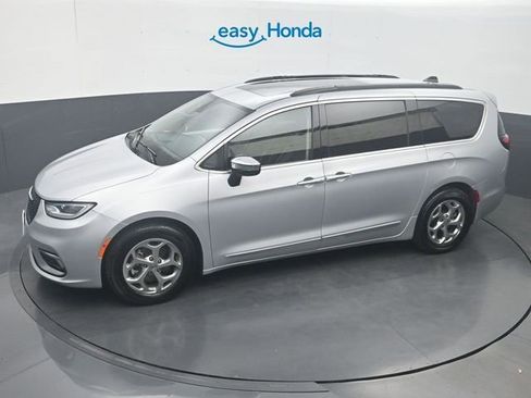 Used 2023 Chrysler Pacifica Limited image 22