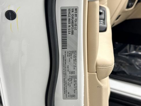 Used 2023 Jeep Grand Cherokee Limited w/ Rear Seat Video Group I image 21