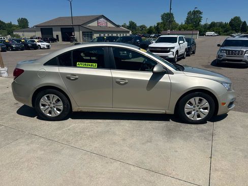 Used 2015 Chevrolet Cruze LT FWD image 4