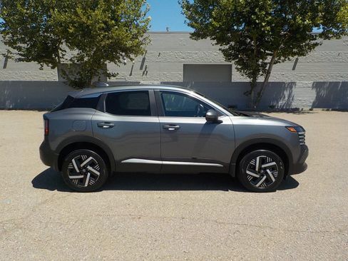 Used 2025 Nissan Kicks SV FWD image 5