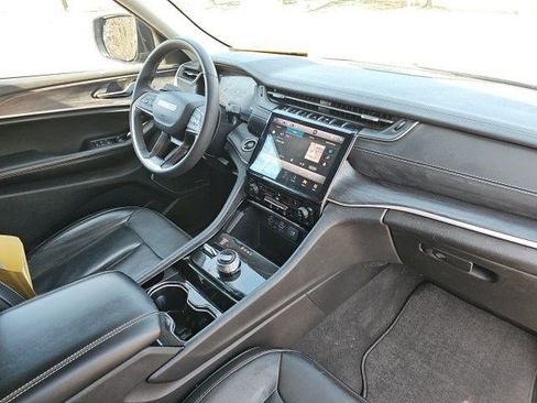 Used 2023 Jeep Grand Cherokee Limited w/ Black Appearance Package image 14