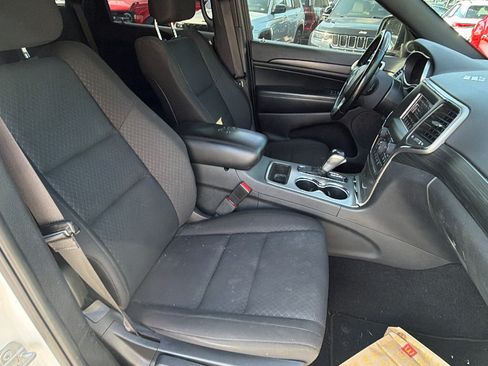 Used 2020 Jeep Grand Cherokee Laredo RWD image 19