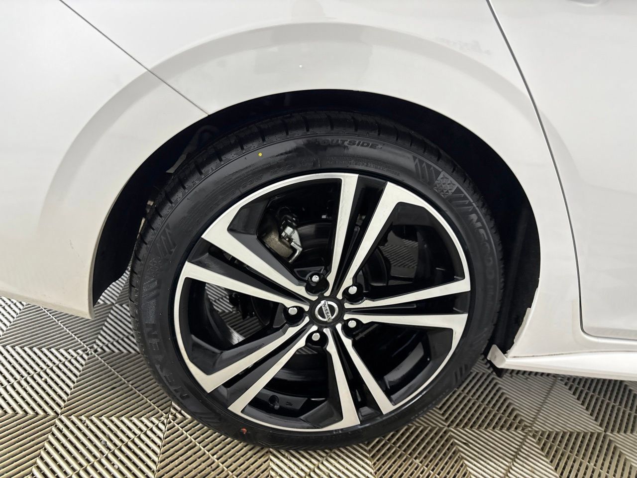 Used 2023 Nissan Sentra SR w/ Electronics Package FWD image 32