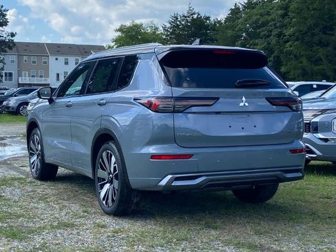 New 2025 Mitsubishi Outlander SEL image 3