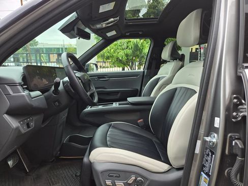Certified 2024 Kia EV9 GT-Line AWD/4WD image 21