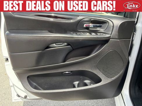 Used 2020 Dodge Grand Caravan SE FWD image 19