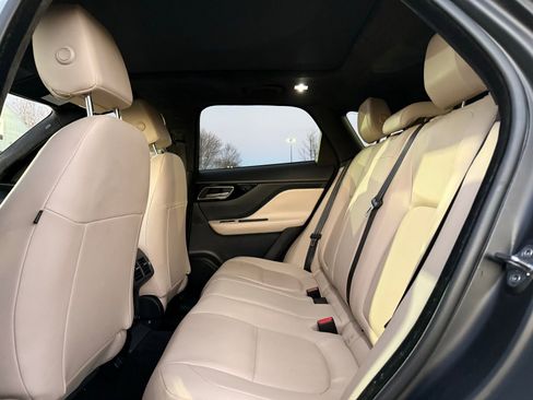 Used 2020 Jaguar F-PACE Premium image 31