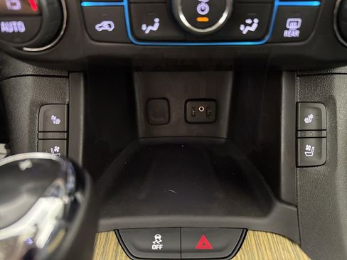 Used 2019 GMC Acadia Denali w/ Technology Package AWD/4WD image 23