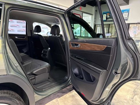 Used 2025 Volkswagen Atlas SE image 36