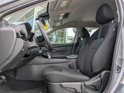 Used 2025 Nissan Sentra SV image 2