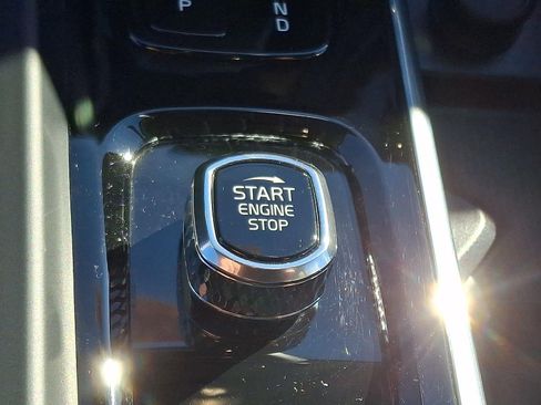 Certified 2025 Volvo XC60 B5 Plus image 25