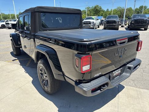 Used 2024 Jeep Gladiator Sport AWD/4WD image 9