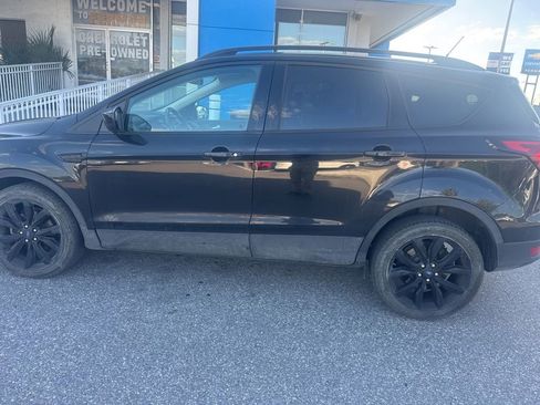 Used 2019 Ford Escape SE image 5