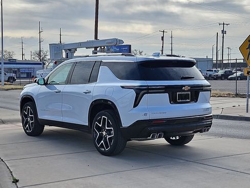 New 2026 Chevrolet Traverse High Country image 3