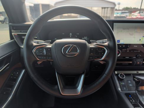 Used 2025 Lexus GX 550 w/ Cold Area Package image 13