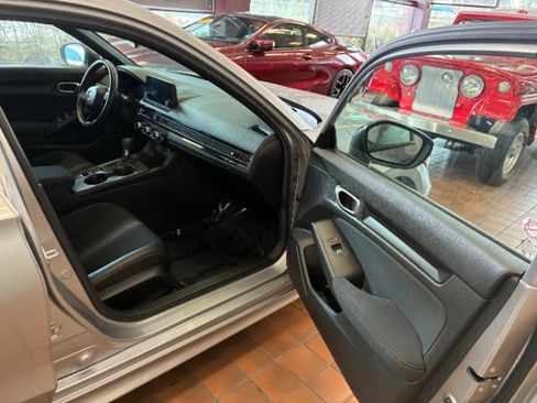 Used 2025 Honda Civic Sport image 29