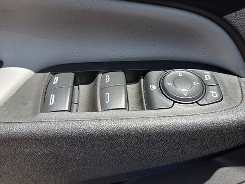 Used 2024 Chevrolet Equinox LT FWD image 17
