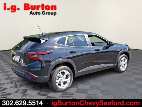 New 2026 Chevrolet Trax LS w/ LS Convenience Package FWD image 4