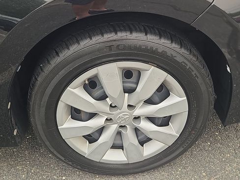 Used 2015 Toyota Corolla LE FWD image 9