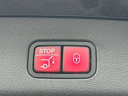 Used 2023 Mercedes-Benz GLC 300 image 31