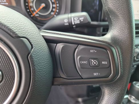 Used 2025 Jeep Gladiator Sport AWD/4WD image 16